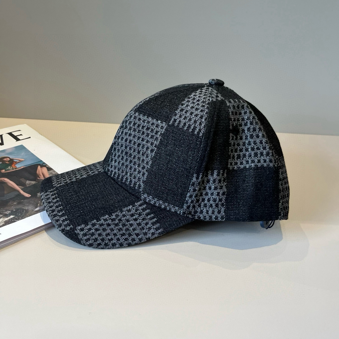 High quality and fashionable baseball cap new 3 pcs add : 18859952090 if you need size guide