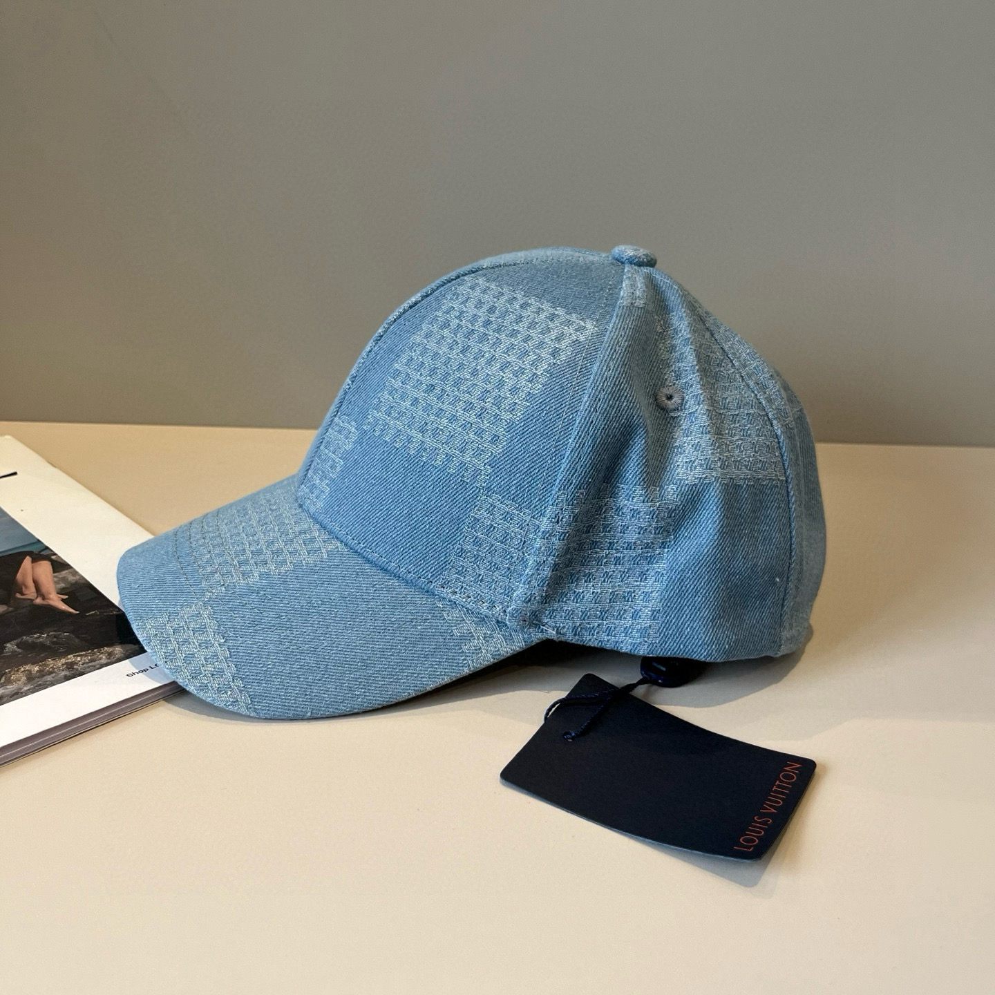 High quality and fashionable baseball cap new 3 pcs add : 18859952090 if you need size guide
