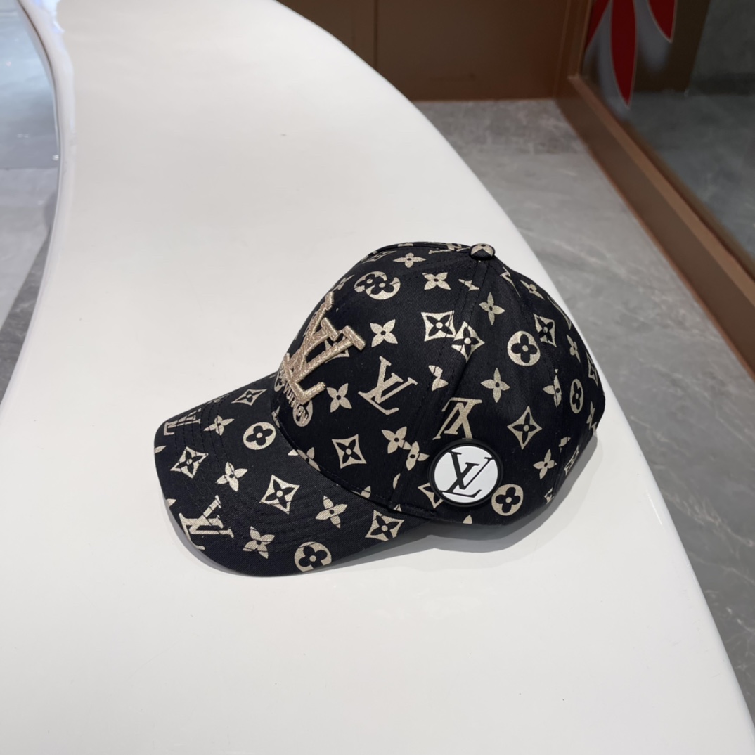 High quality and fashionable baseball cap new 4 pcs add : 18859952090 if you need size guide