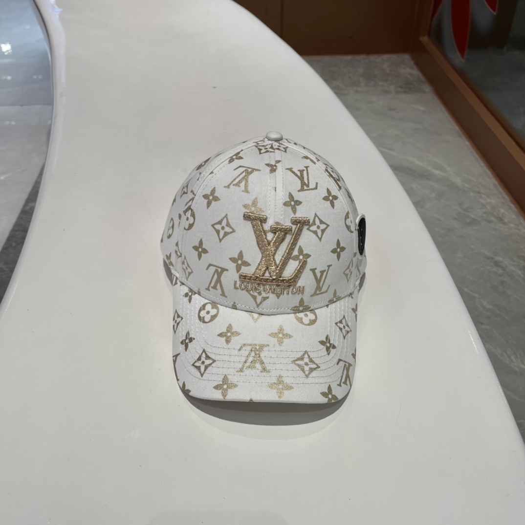 High quality and fashionable baseball cap new 4 pcs add : 18859952090 if you need size guide