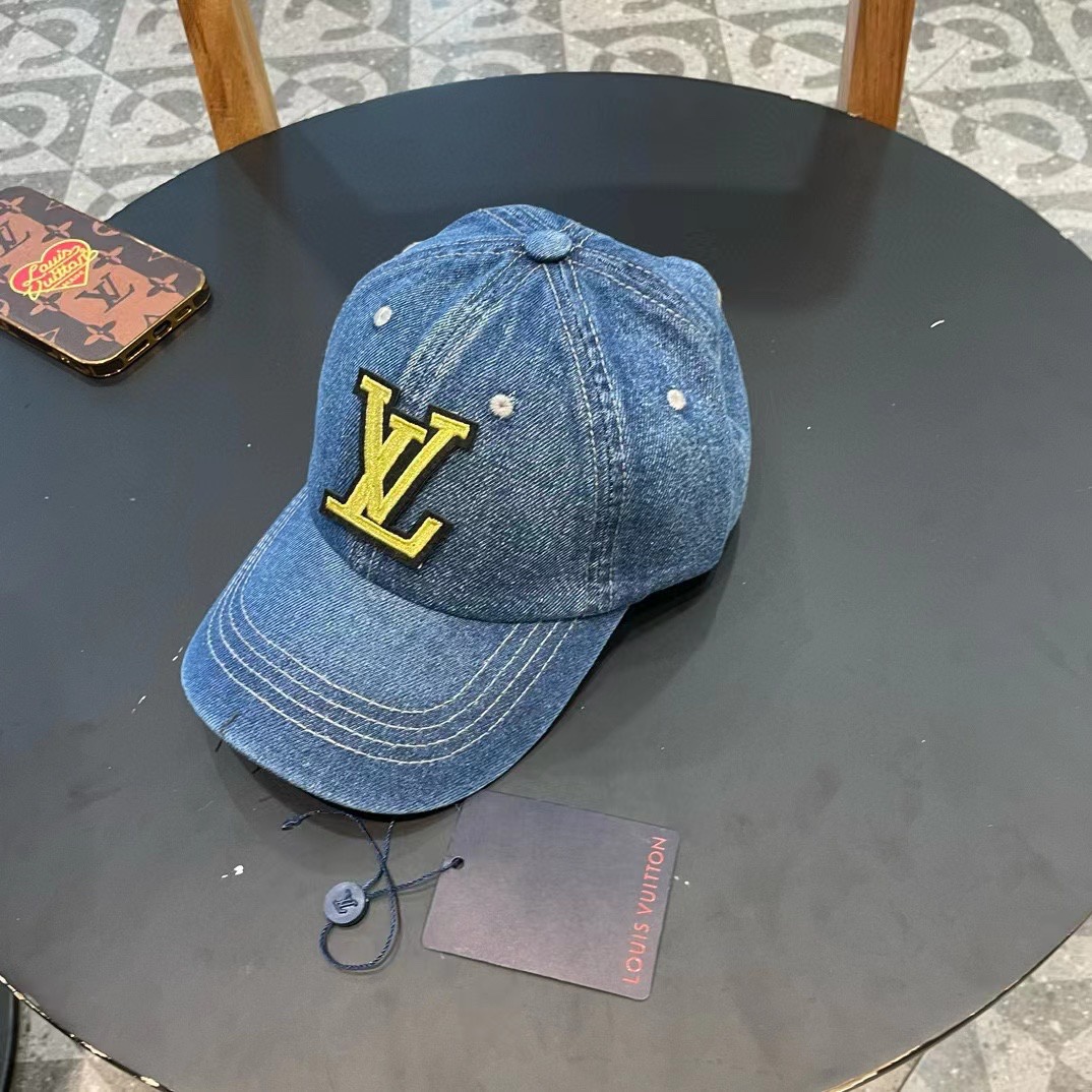 High quality and fashionable baseball cap new 4 pcs add : 18859952090 if you need size guide