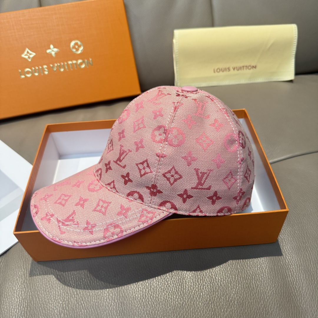 High quality and fashionable baseball cap new 4 pcs add : 18859952090 if you need size guide