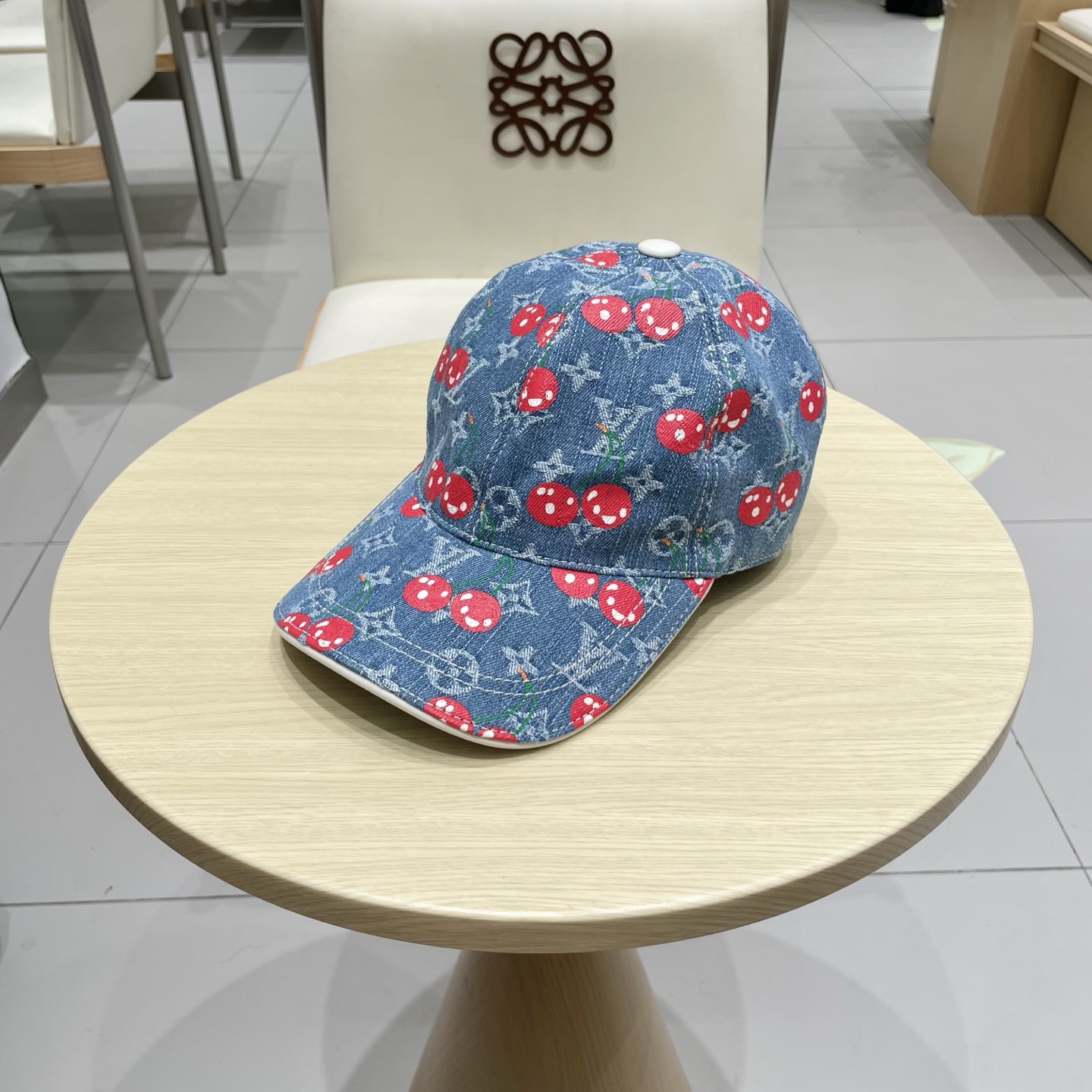 High quality and fashionable baseball cap new 4 pcs add : 18859952090 if you need size guide