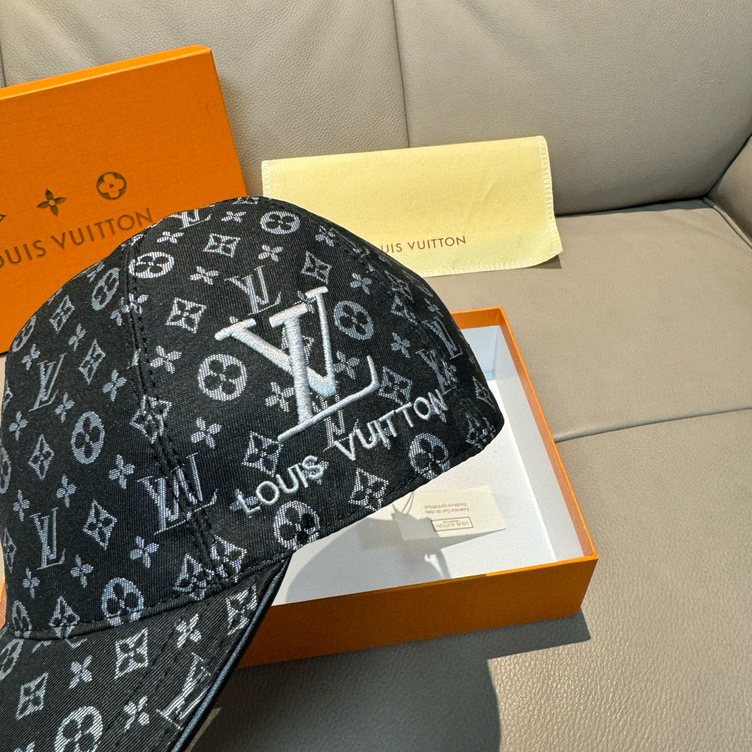 High quality and fashionable baseball cap new 5 pcs add : 18859952090 if you need size guide