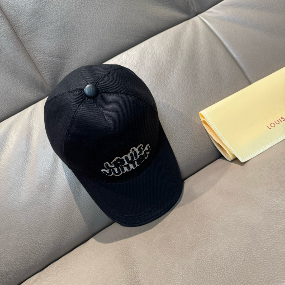 High quality and fashionable baseball cap new 5 pcs add : 18859952090 if you need size guide