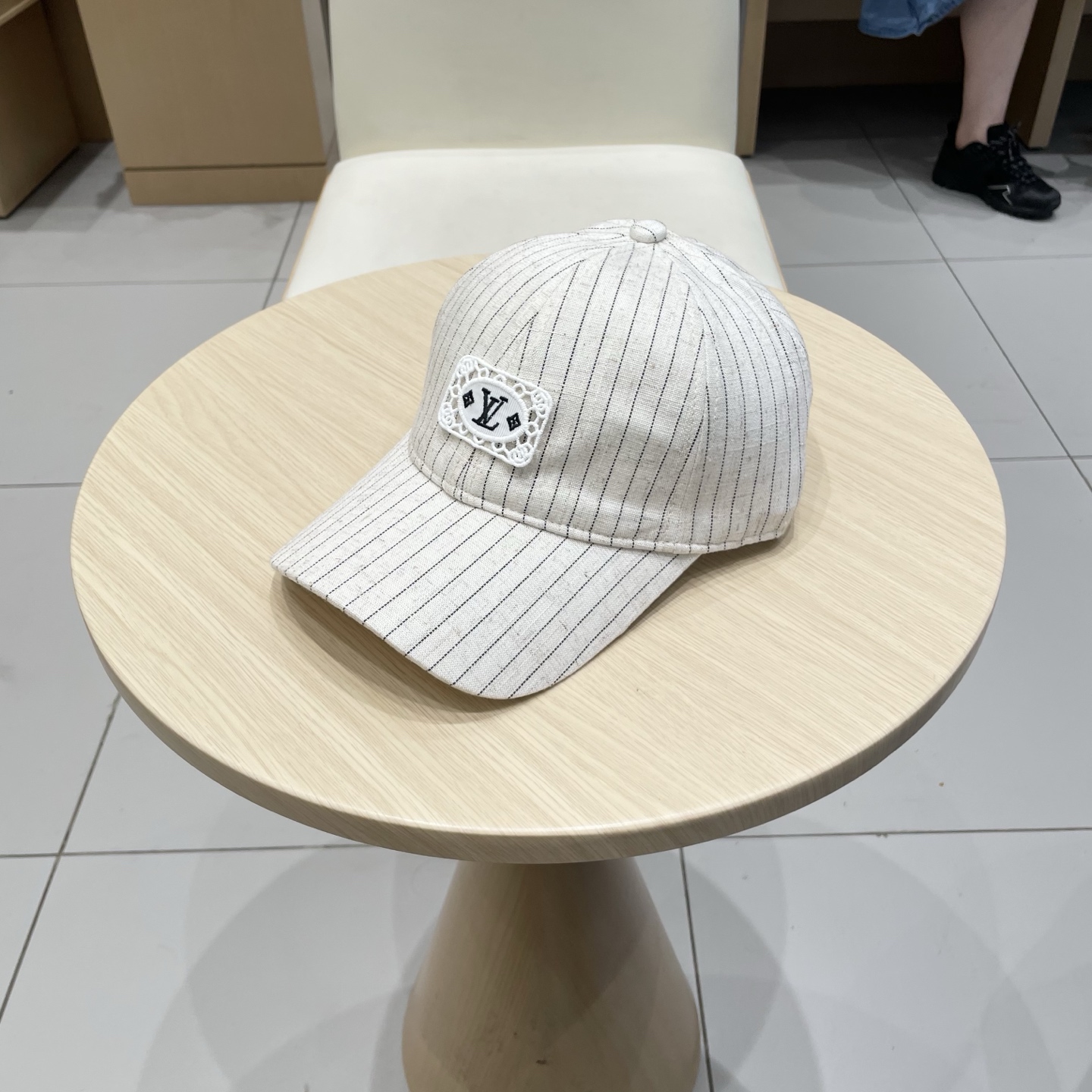 High quality and fashionable baseball cap new 5 pcs add : 18859952090 if you need size guide