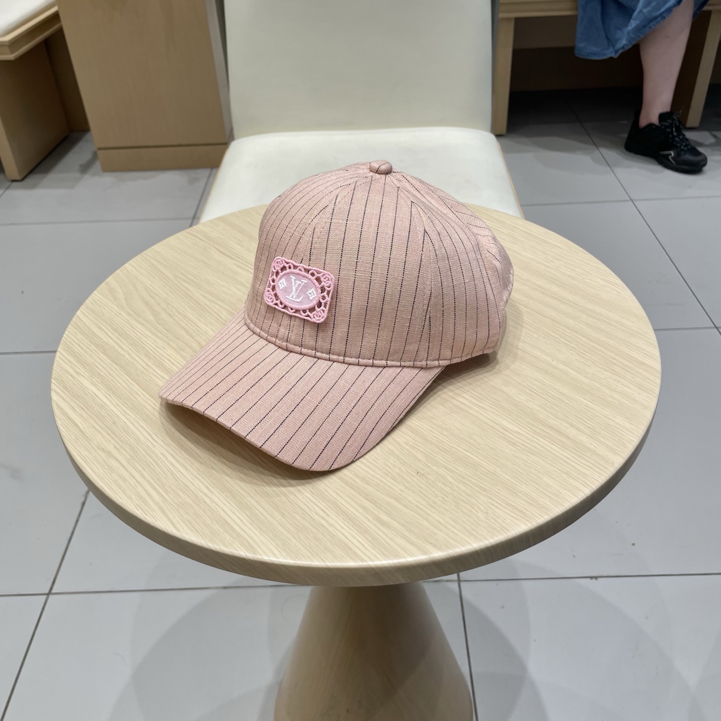 High quality and fashionable baseball cap new 5 pcs add : 18859952090 if you need size guide