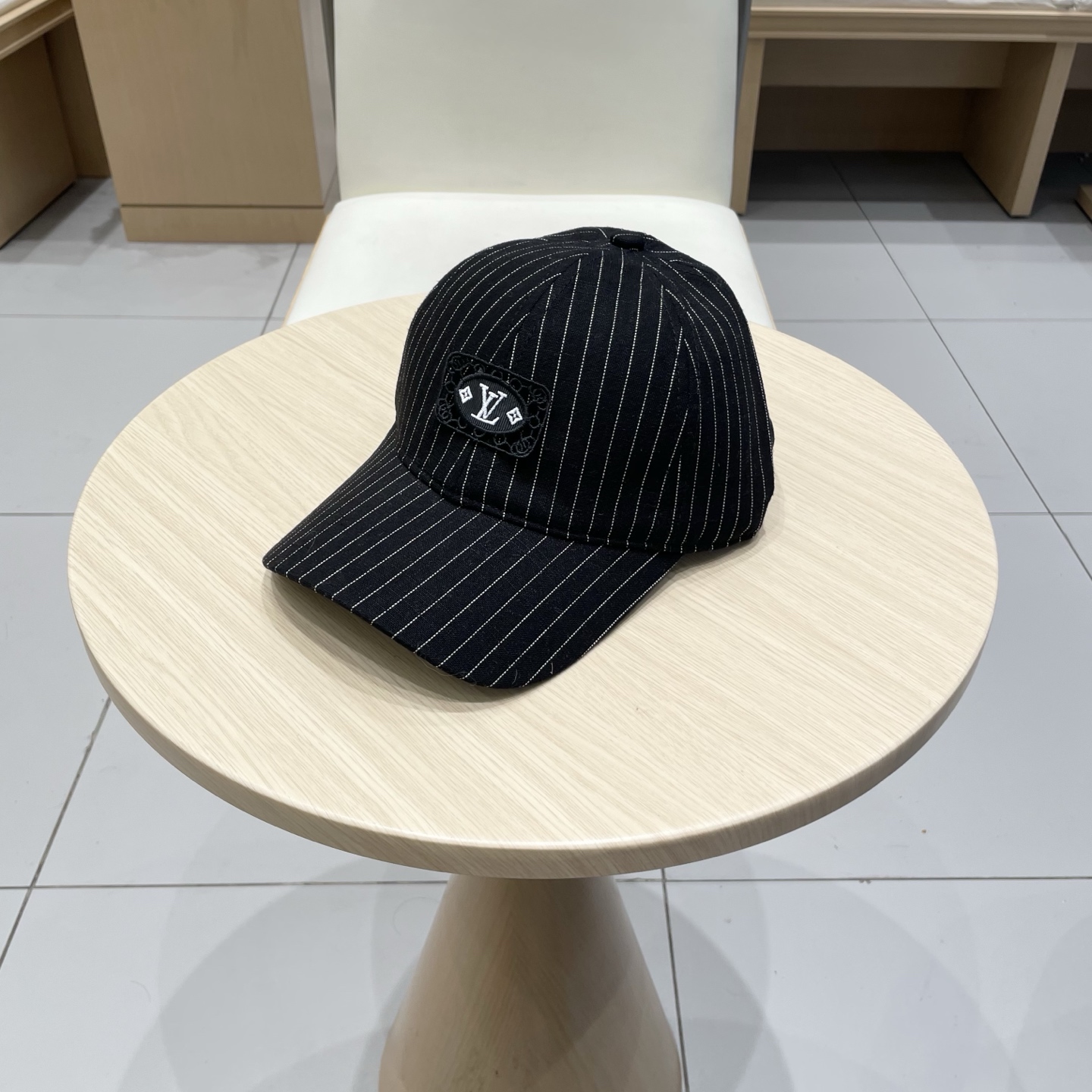 High quality and fashionable baseball cap new 5 pcs add : 18859952090 if you need size guide