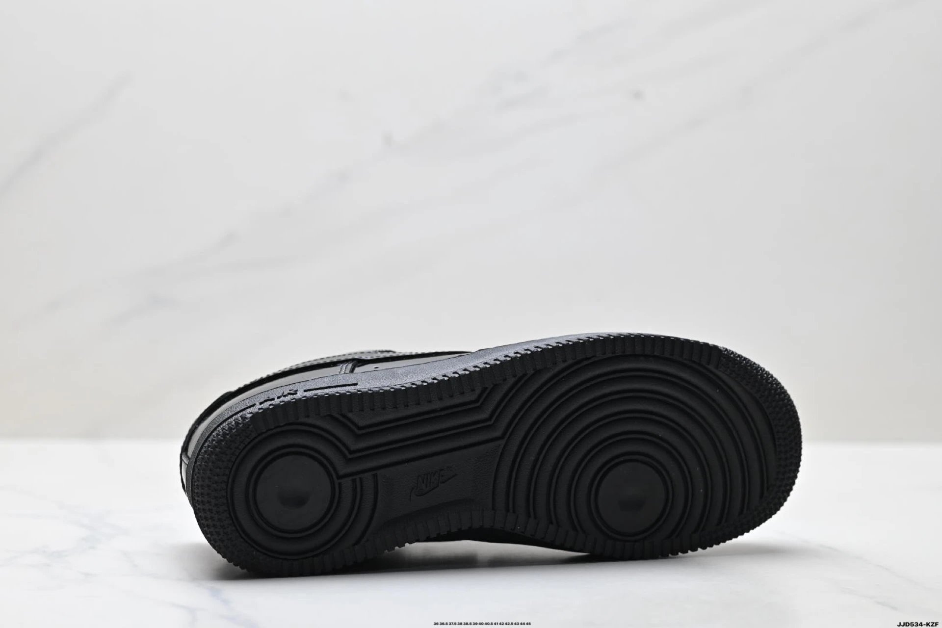 Low cut versatile casual patent leather sports board shoes