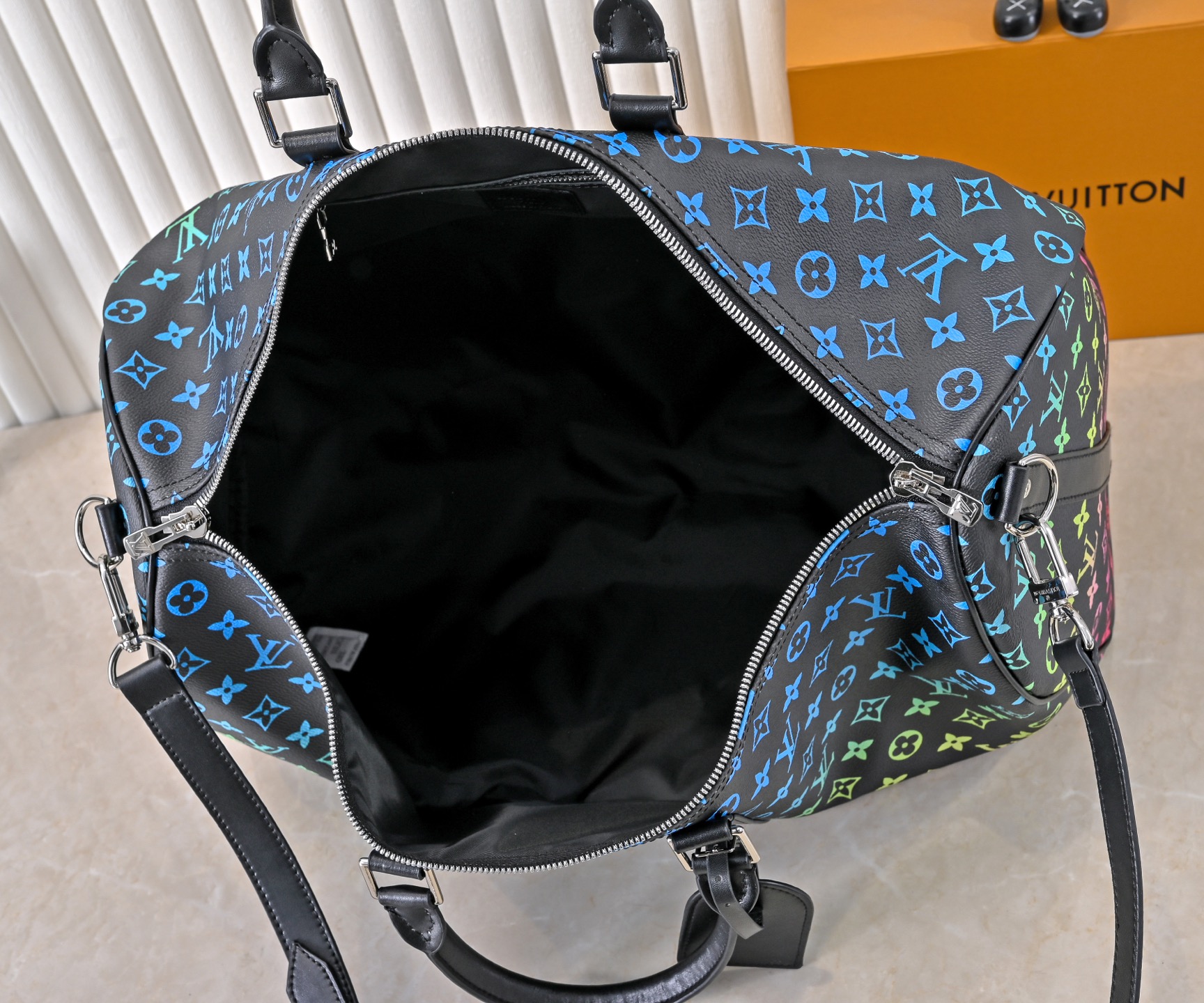 High quality printed large capacity travel bag PLS add : if you need size guide