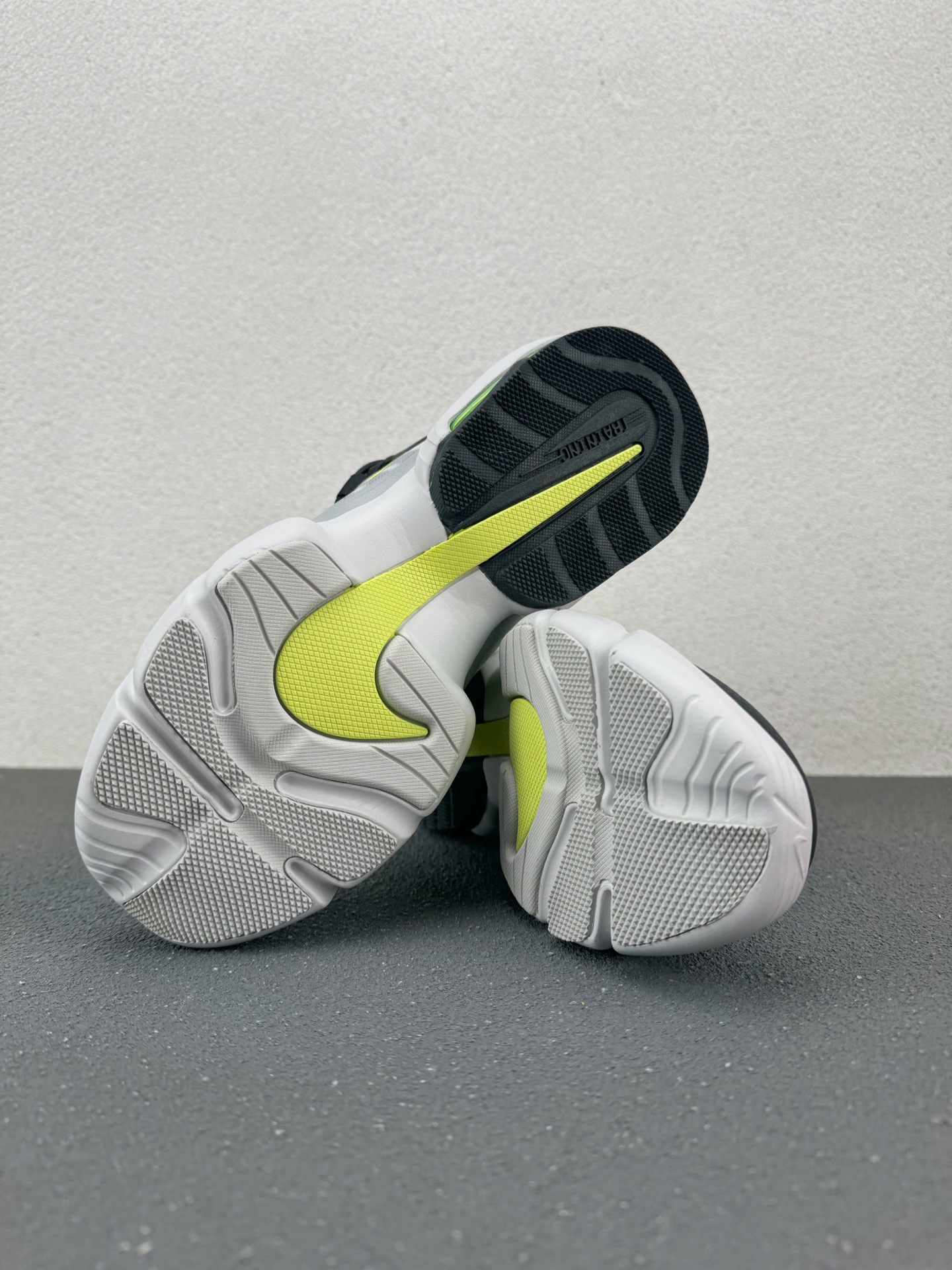 High quality half palm air cushioned running shoes