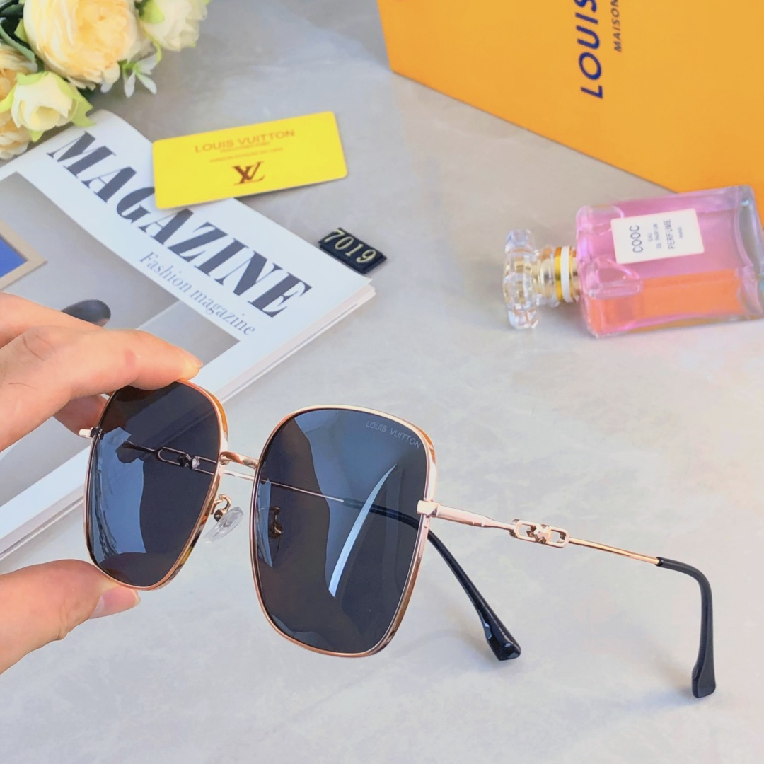 High quality temperament sunscreen sunglasses 1 pls add : 18030258501 if you need size guide