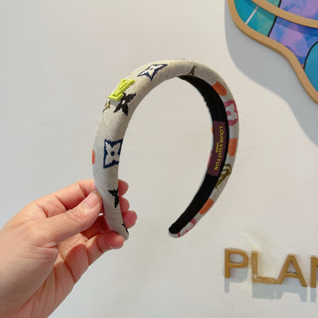 High quality fashionable and versatile headband, please add : 18859952090 if you need size guide