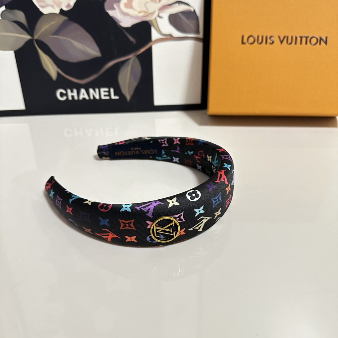 High quality fashionable and versatile headband, please add : 18859952090 if you need size guide