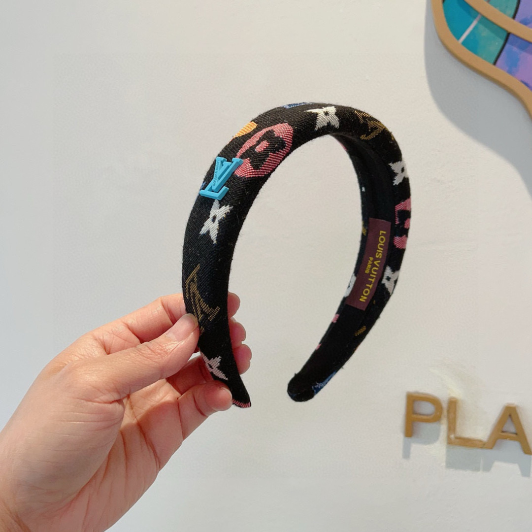 High quality fashionable and versatile headband, please add : 18859952090 if you need size guide