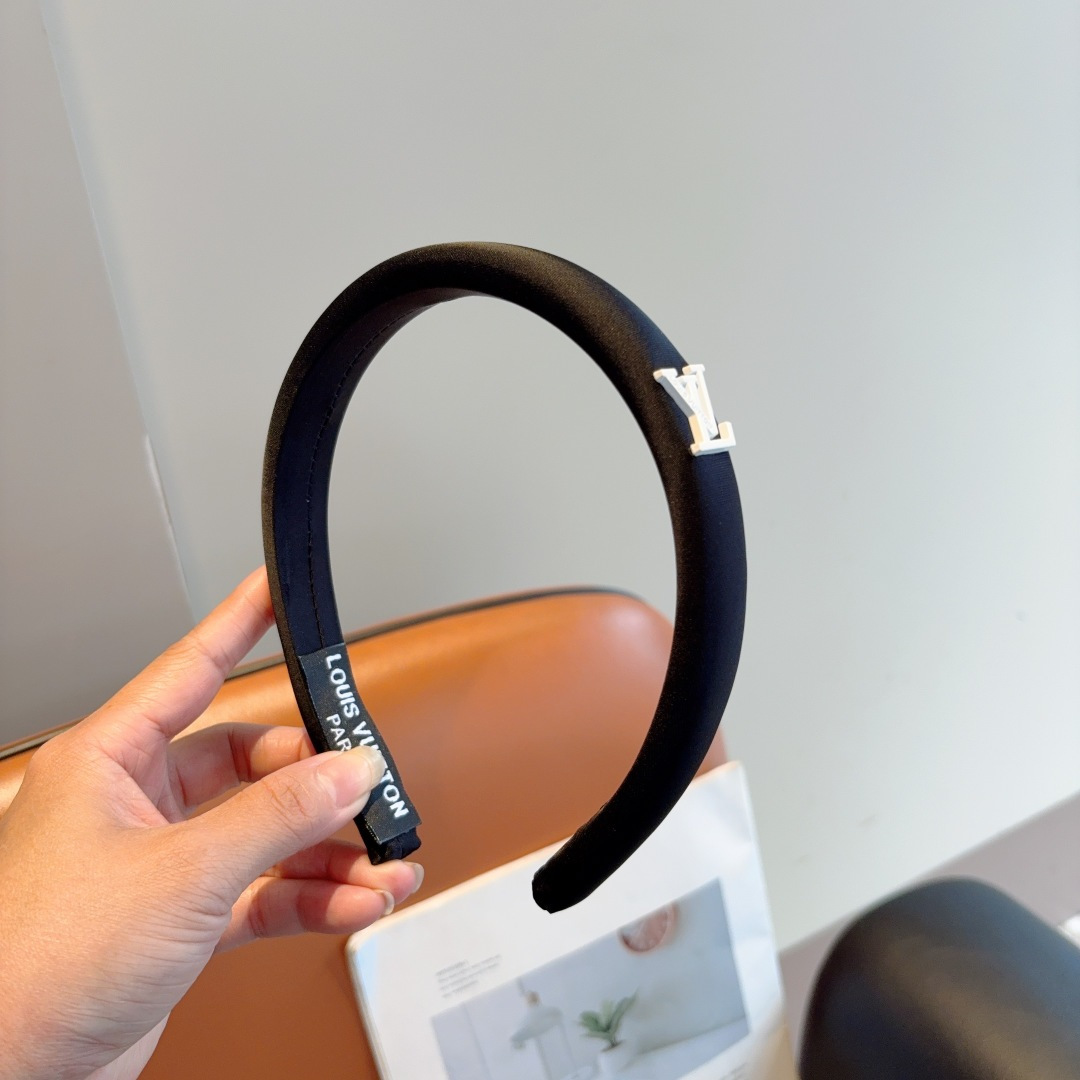 High quality fashionable and versatile headband, please add : 18859952090 if you need size guide