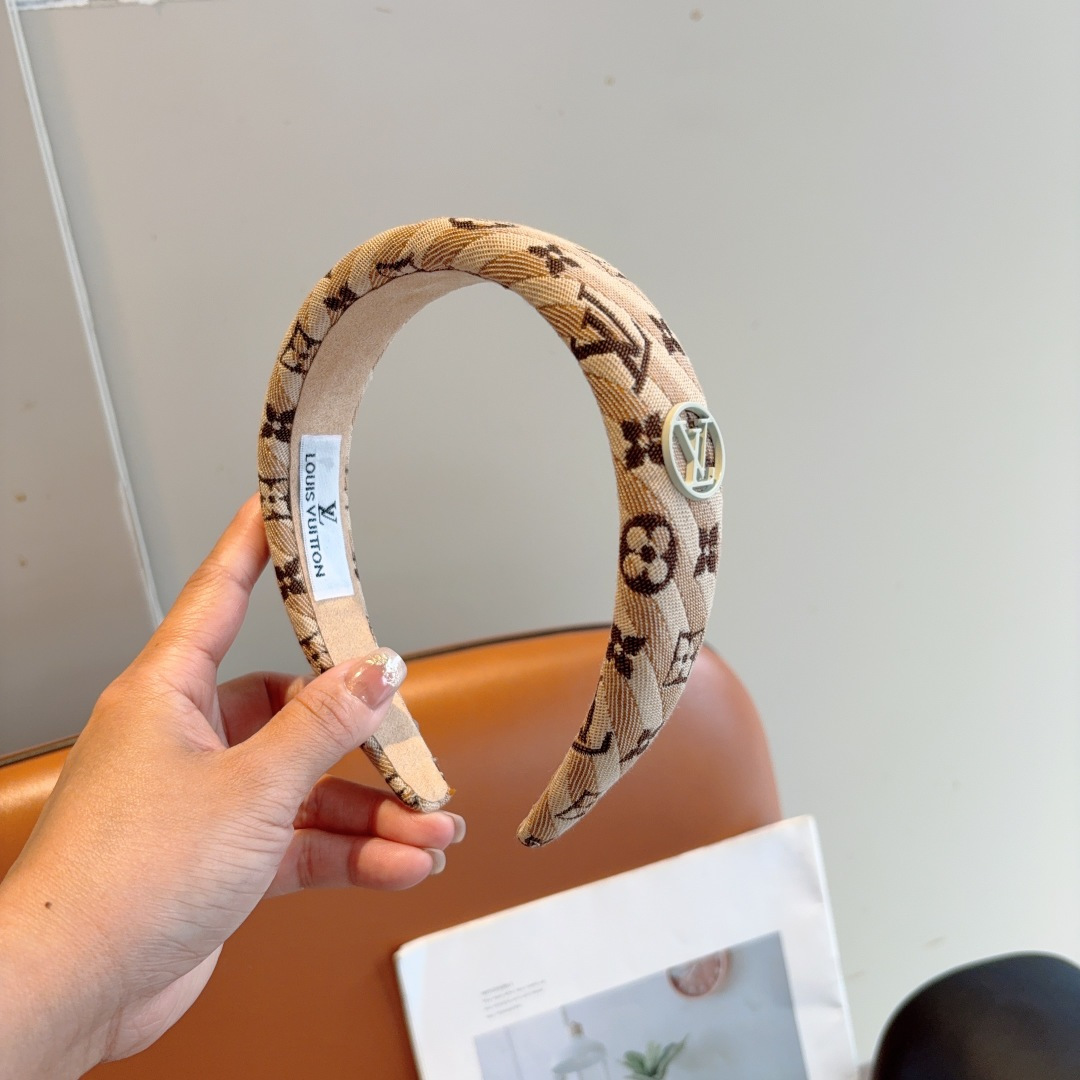 High quality fashionable and versatile headband, please add : 18859952090 if you need size guide