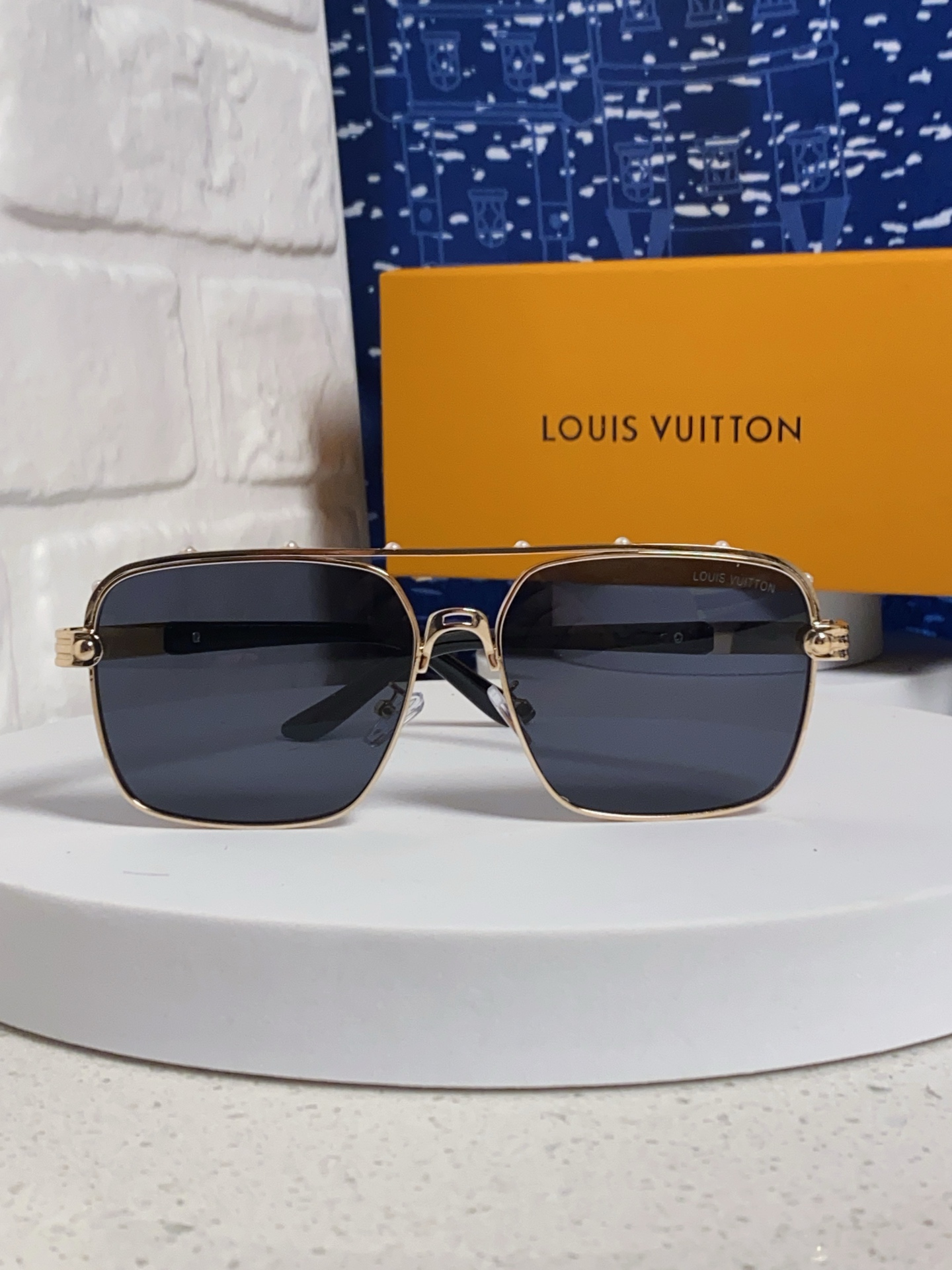 High quality temperament sunscreen sunglasses 3 pcs add : 18030258501 if you need size guide