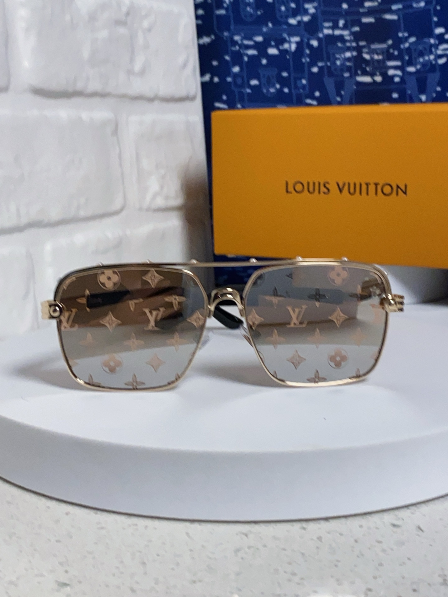 High quality temperament sunscreen sunglasses 3 pcs add : 18030258501 if you need size guide