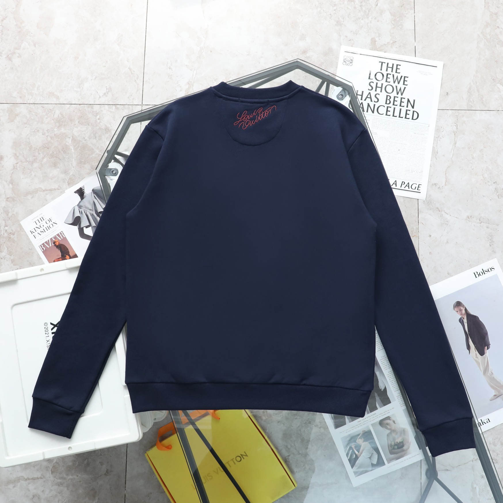 High quality fashion embroidered graffiti hoodie 1 pls add : 18859952090 if you need size guide