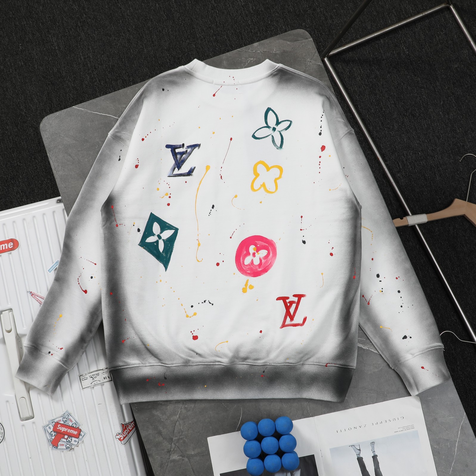 High quality fashion embroidered graffiti hoodie 1 pls add : 18859952090 if you need size guide