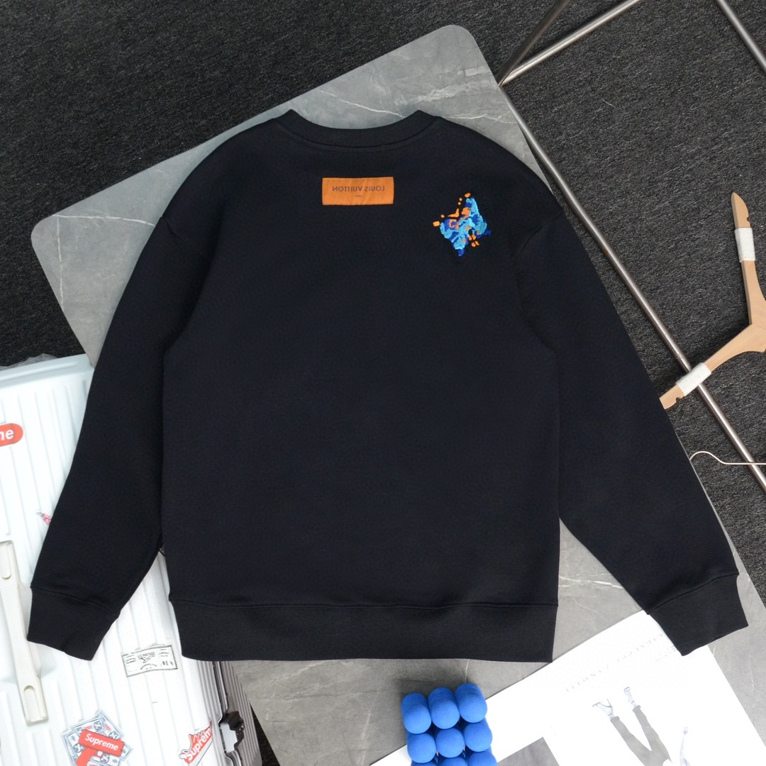High quality fashion embroidered graffiti hoodie 1 pls add : 18859952090 if you need size guide