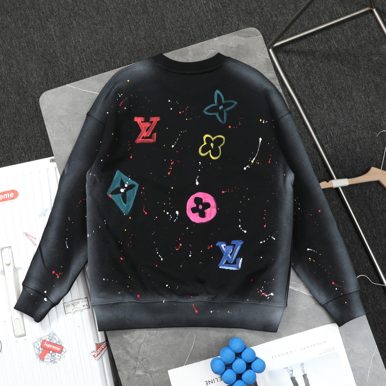 High quality fashion embroidered graffiti hoodie 1 pls add : 18859952090 if you need size guide