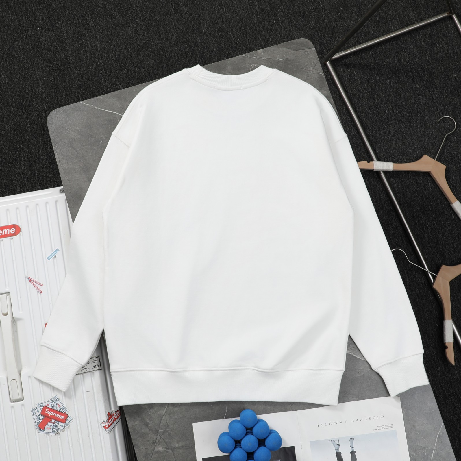High quality fashion embroidered graffiti hoodie 1 pls add : 18859952090 if you need size guide
