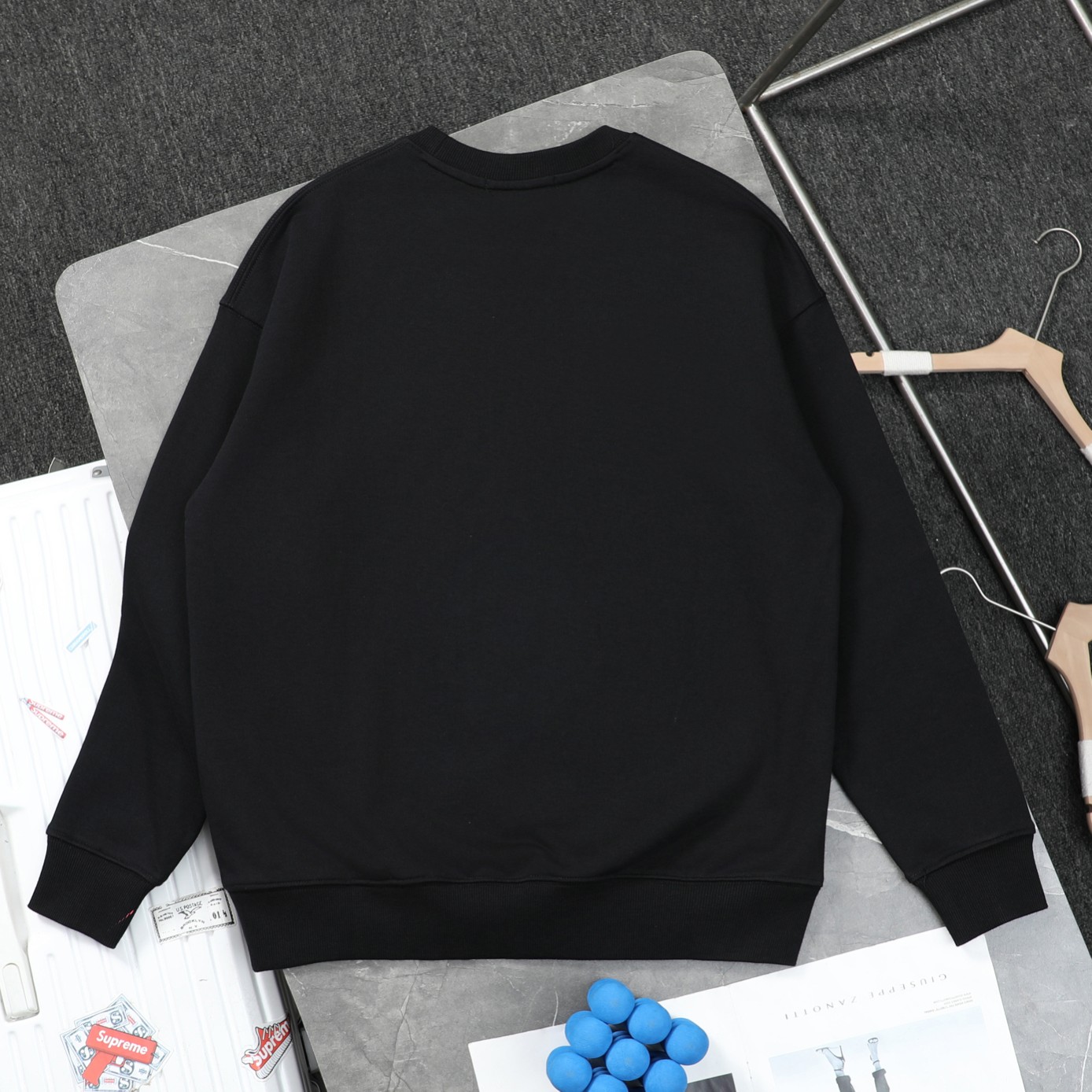 High quality fashion embroidered graffiti hoodie 1 pls add : 18859952090 if you need size guide
