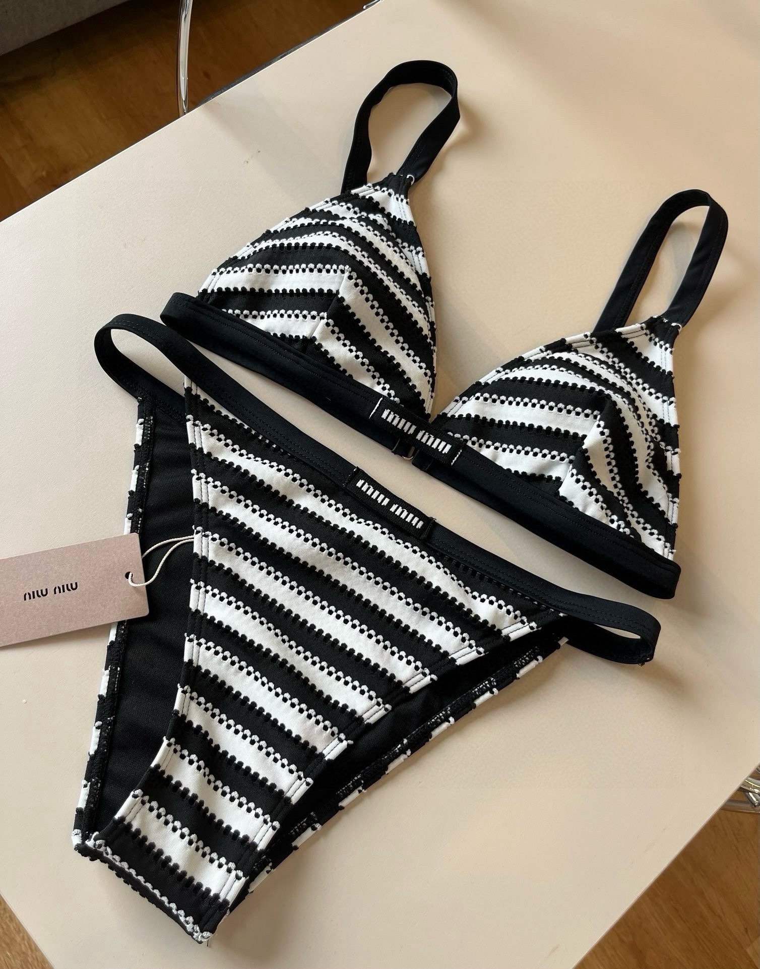 High quality bikini set 2pls add : 18030258501 if you need size guide
