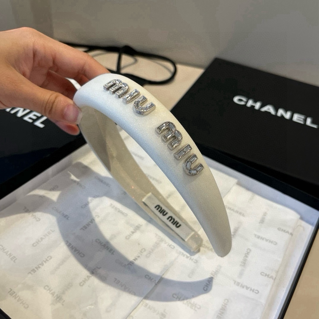 High quality patent leather hair bands, please add : 18030258501 if you need size guide