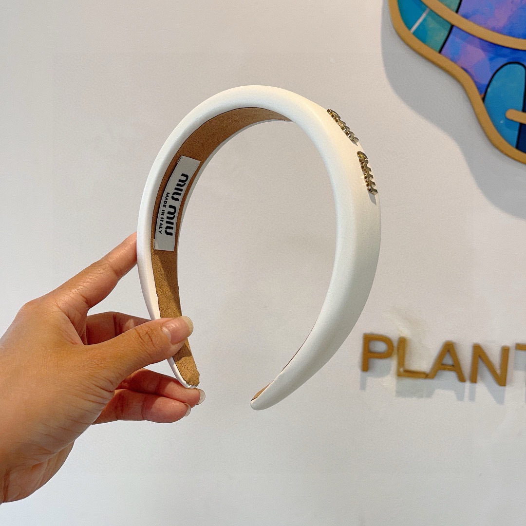 High quality patent leather hair bands, please add : 18030258501 if you need size guide
