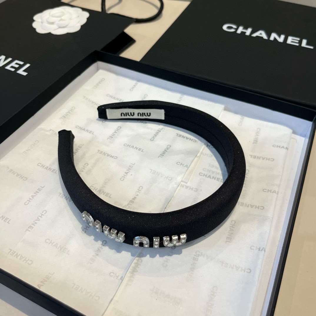 High quality patent leather hair bands, please add : 18030258501 if you need size guide