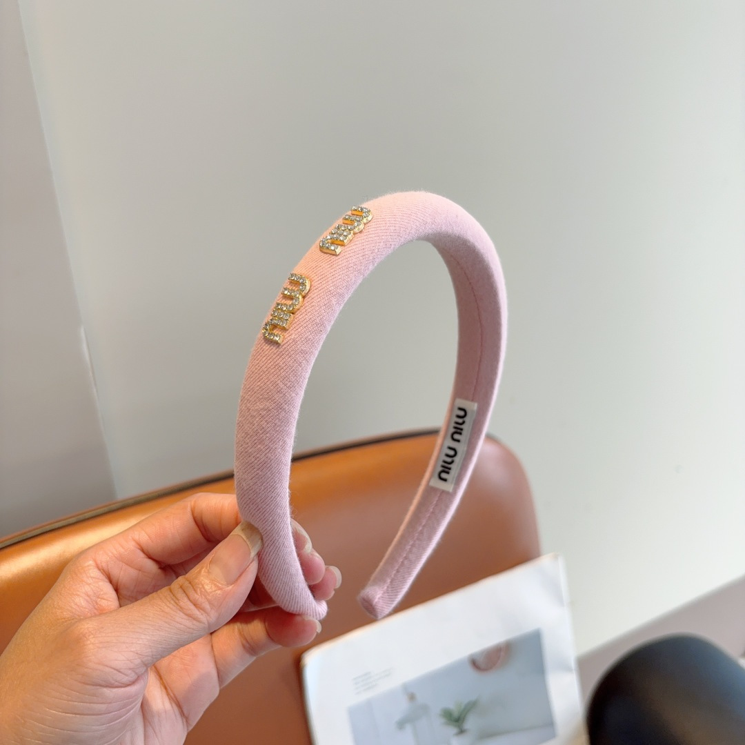 High quality patent leather hair bands, please add : 18030258501 if you need size guide