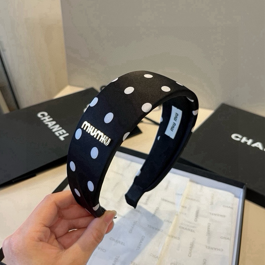 High quality patent leather hair bands, please add : 18030258501 if you need size guide