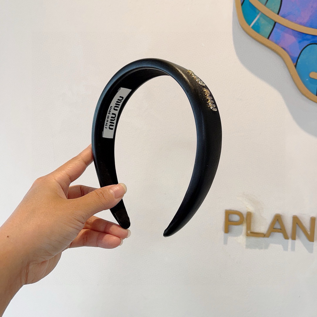 High quality patent leather hair bands, please add : 18030258501 if you need size guide