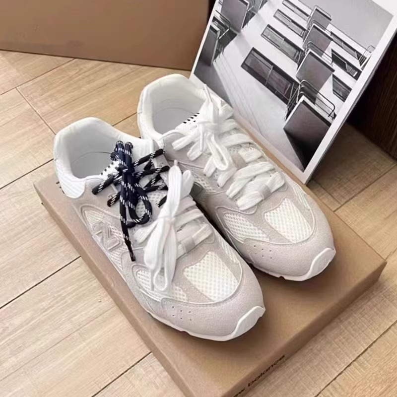 High quality spring and summer new styles of Lu Kong De Xun shoes. Please add : 18030258501 if you need size guidance