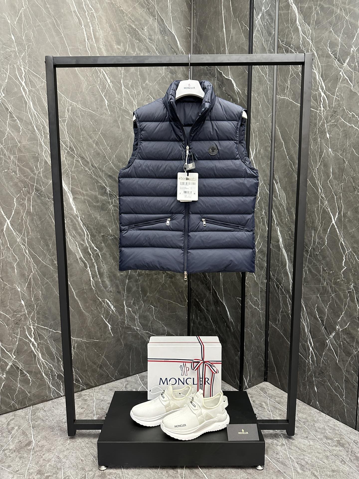 OWN - Casual vest 1