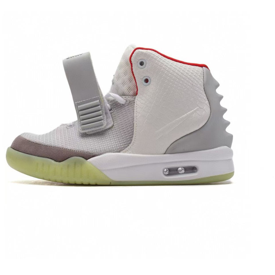 High quality and high top basketball shoes, please add : 18030258501 if you need size guidance