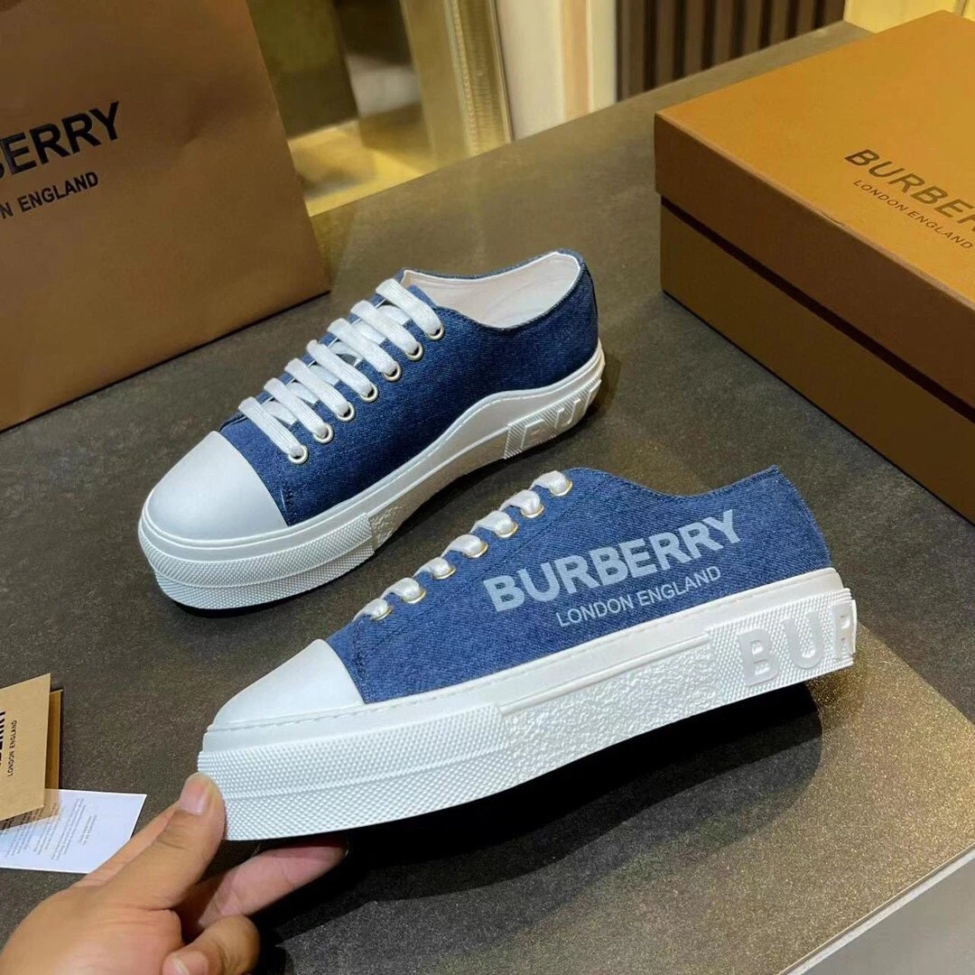 Sports and leisure shoes 012