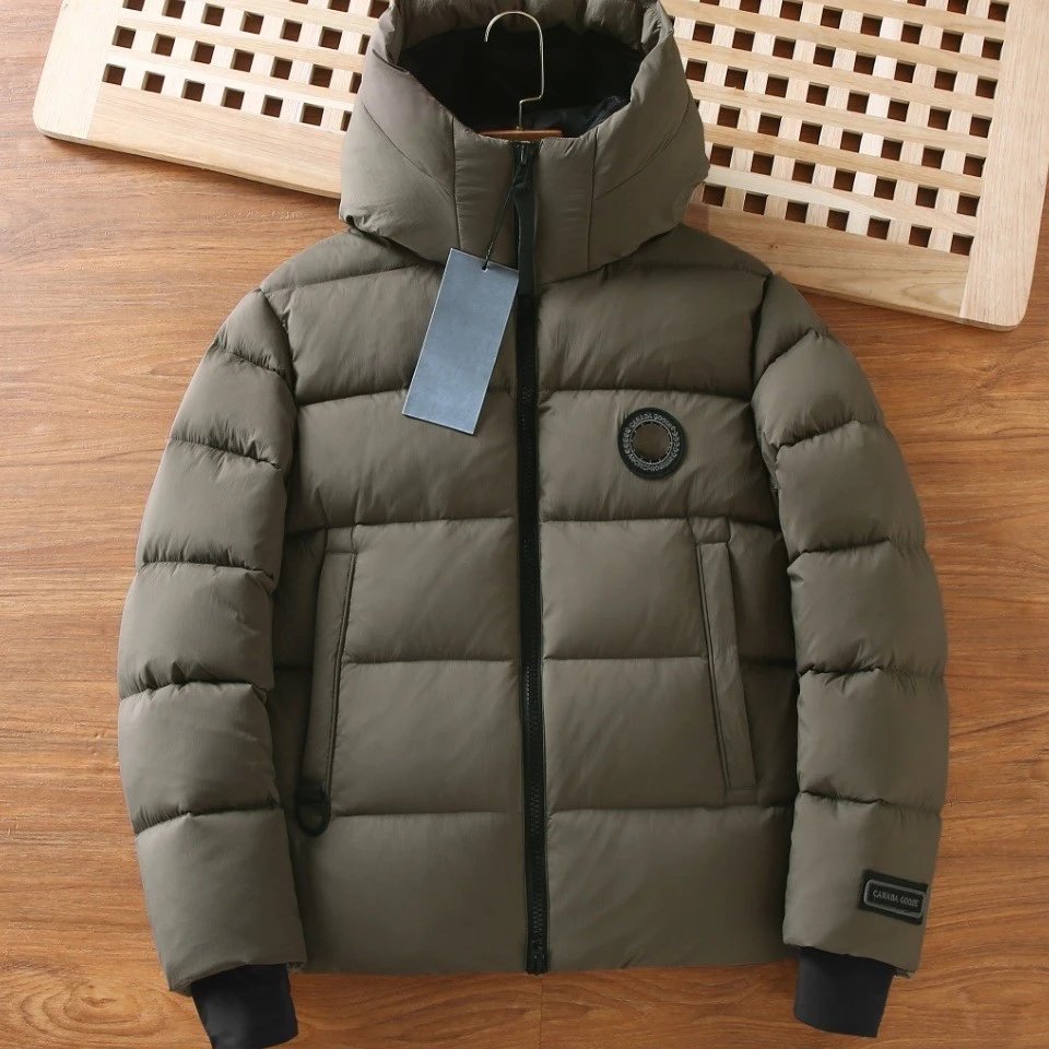High quality down jacket, casual and versatile, with high fluffiness