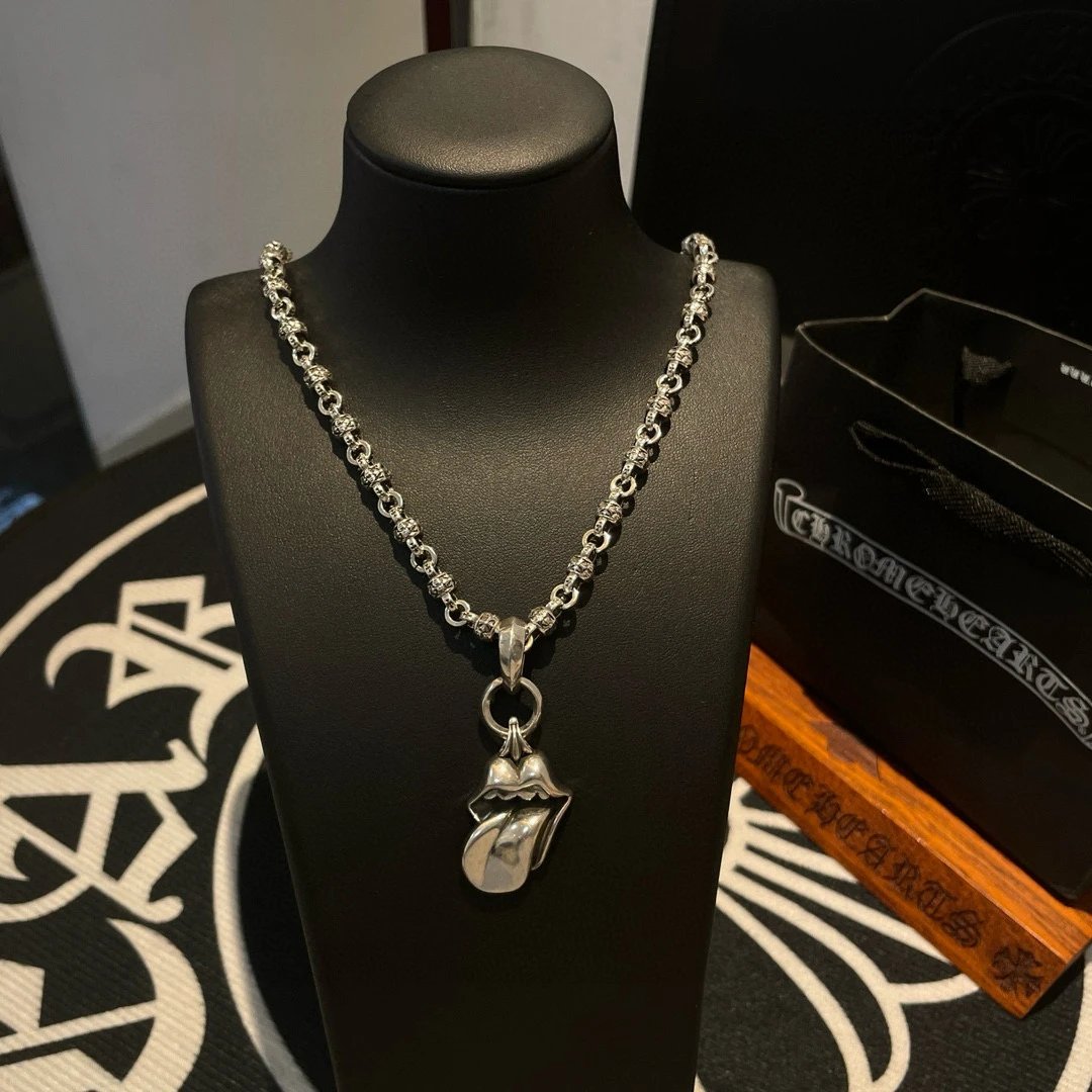 High quality classic and vintage necklace