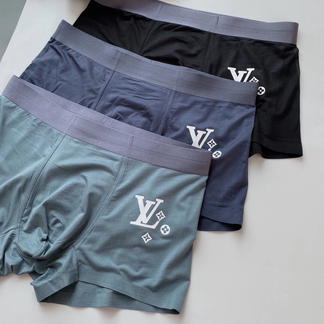 High quality men's underwear in a box of three, color options available 01