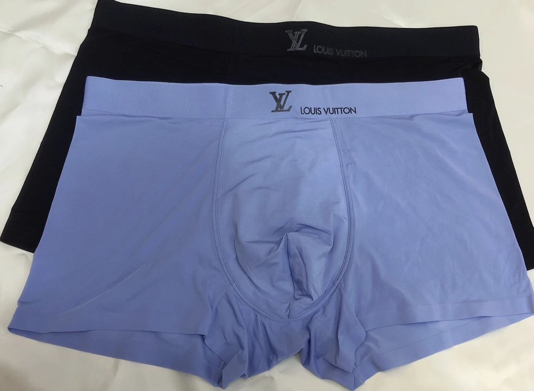 High quality men's underwear in a box of three, color options available 01