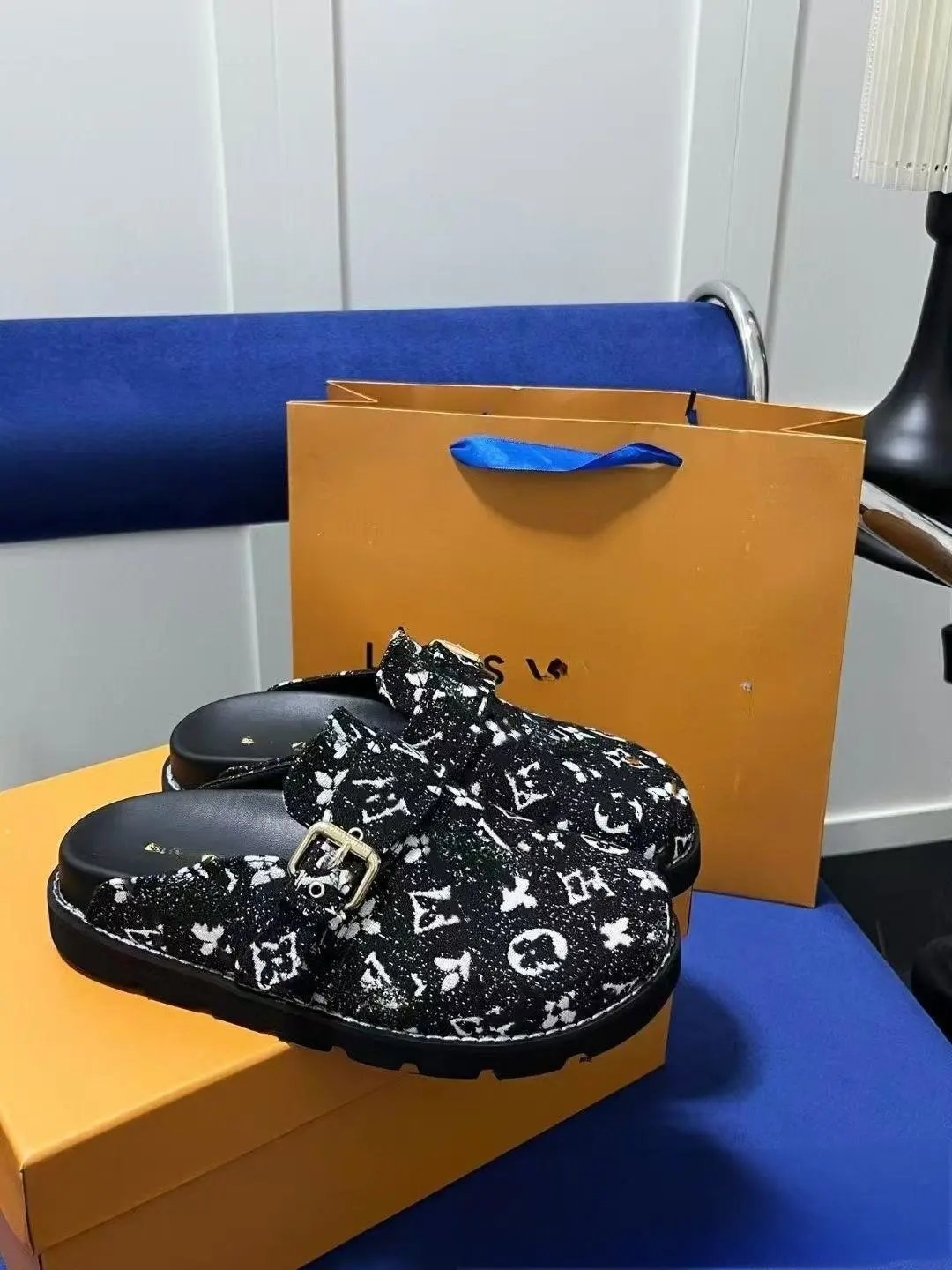 High quality Baotou slippers 2 pcs add : 18030258501 if you need size guide