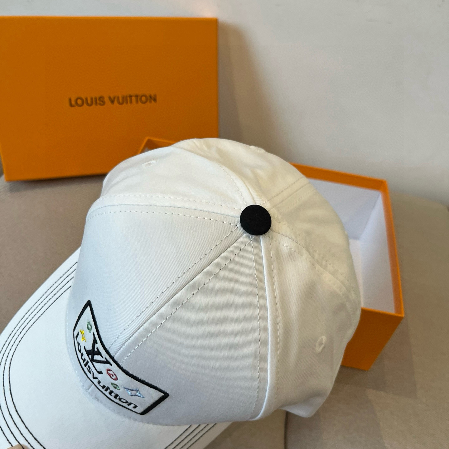High quality and fashionable baseball cap new 3 pcs add : 18859952090 if you need size guide