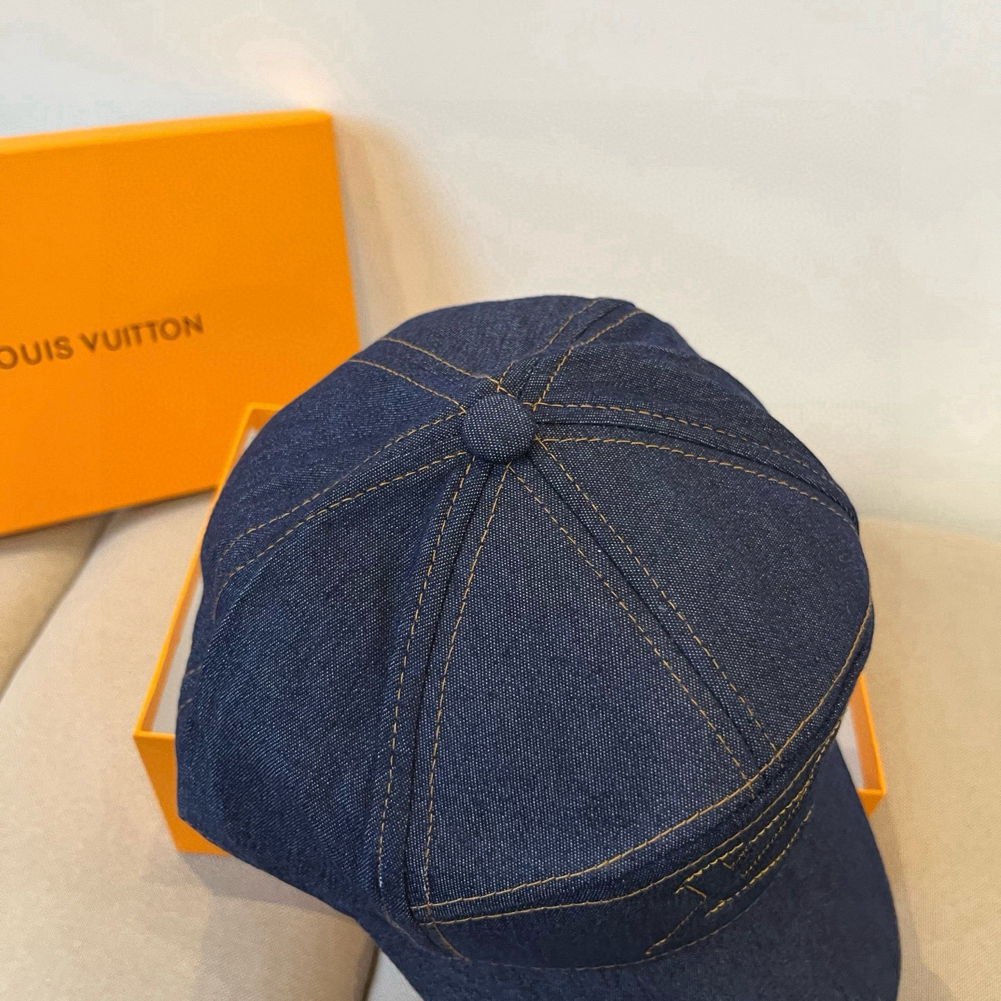 High quality and fashionable baseball cap new 3 pcs add : 18859952090 if you need size guide