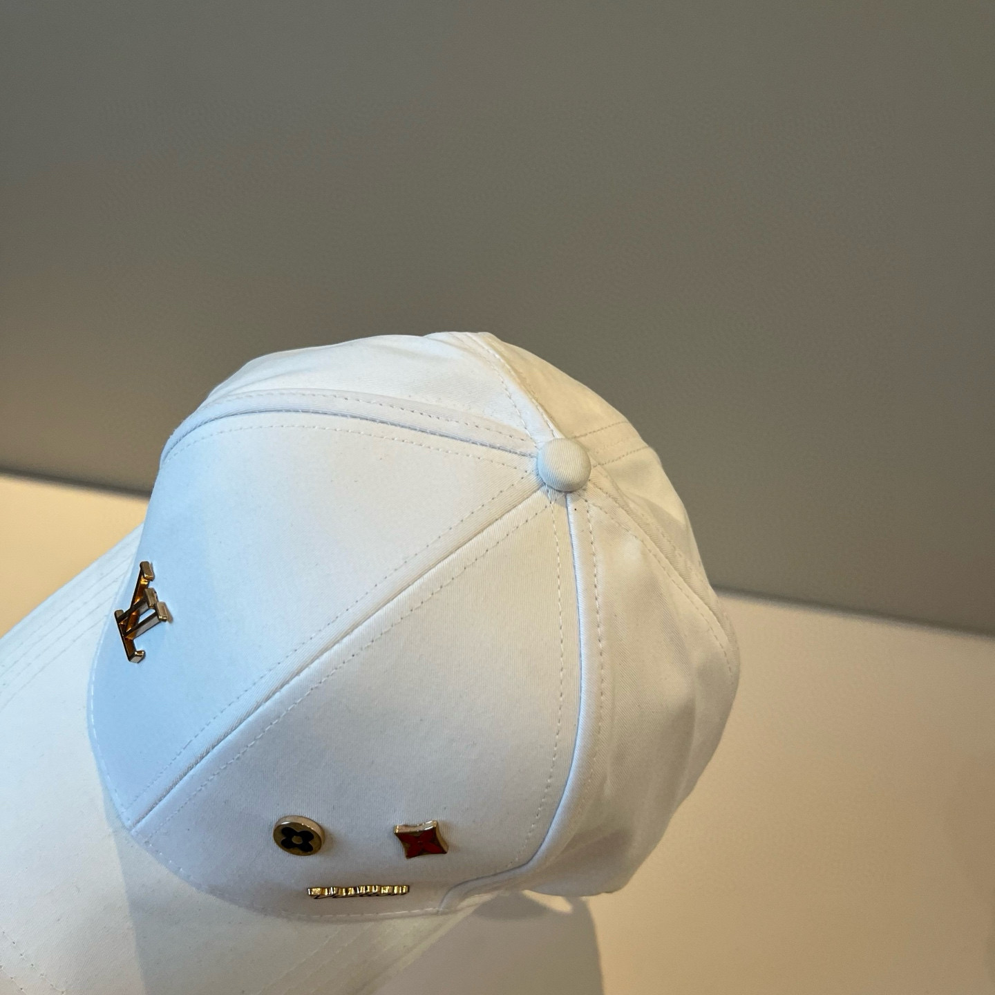 High quality and fashionable baseball cap new 3 pcs add : 18859952090 if you need size guide