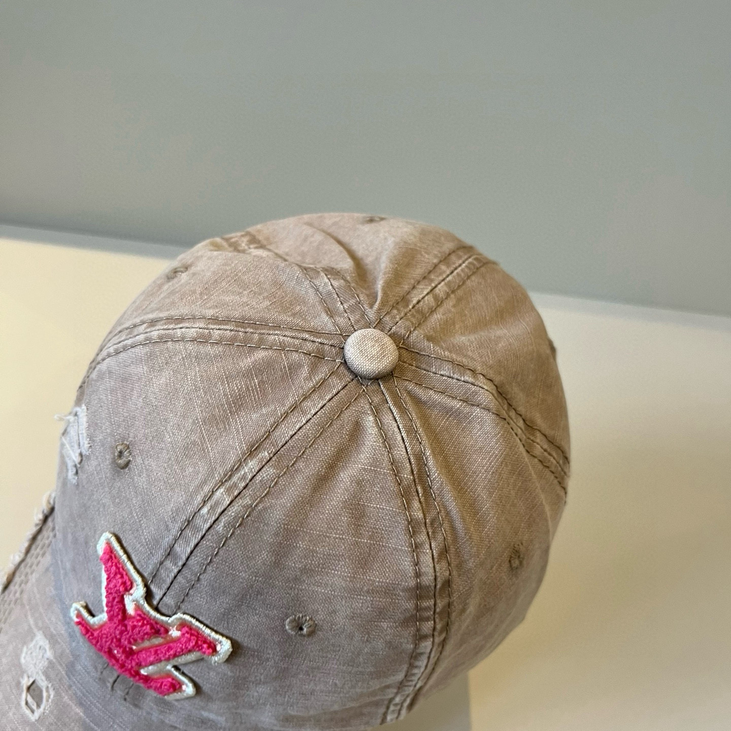High quality and fashionable baseball cap new 3 pcs add : 18859952090 if you need size guide
