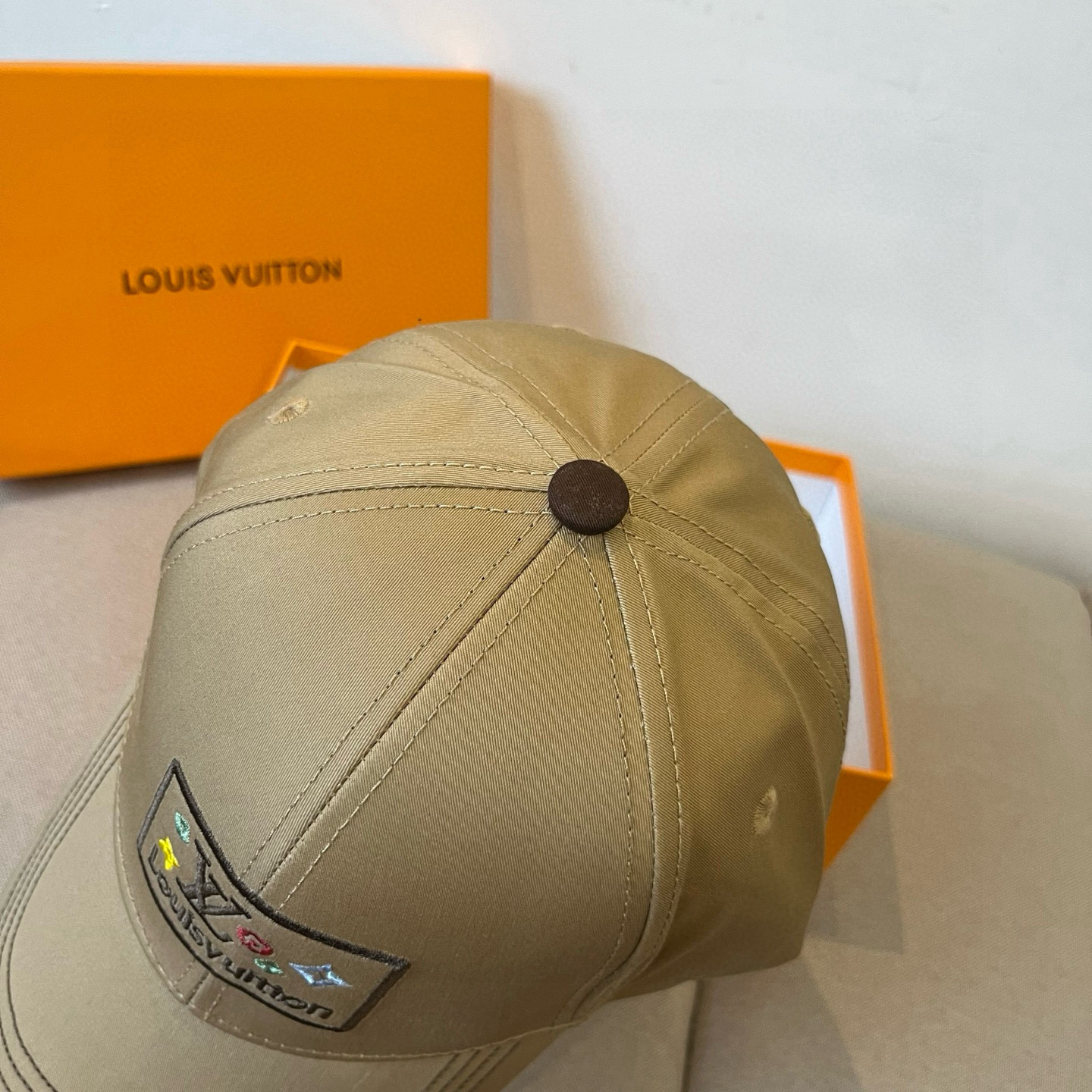 High quality and fashionable baseball cap new 3 pcs add : 18859952090 if you need size guide